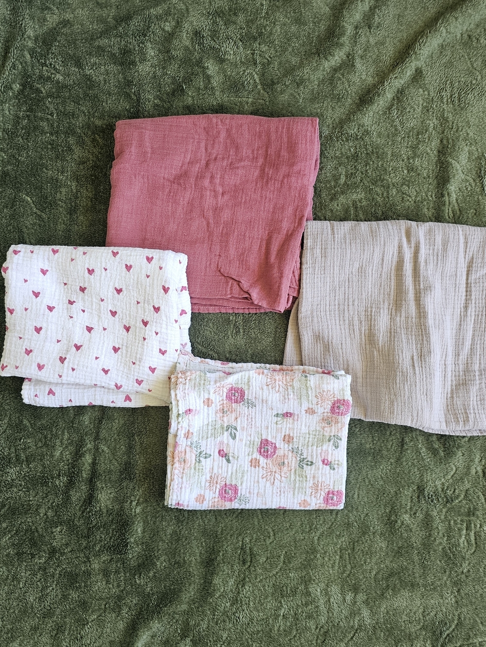 Muslin Swaddle Baby Blanket Set Of 4 Pink Grey White Floral Hearts Flowers Girl